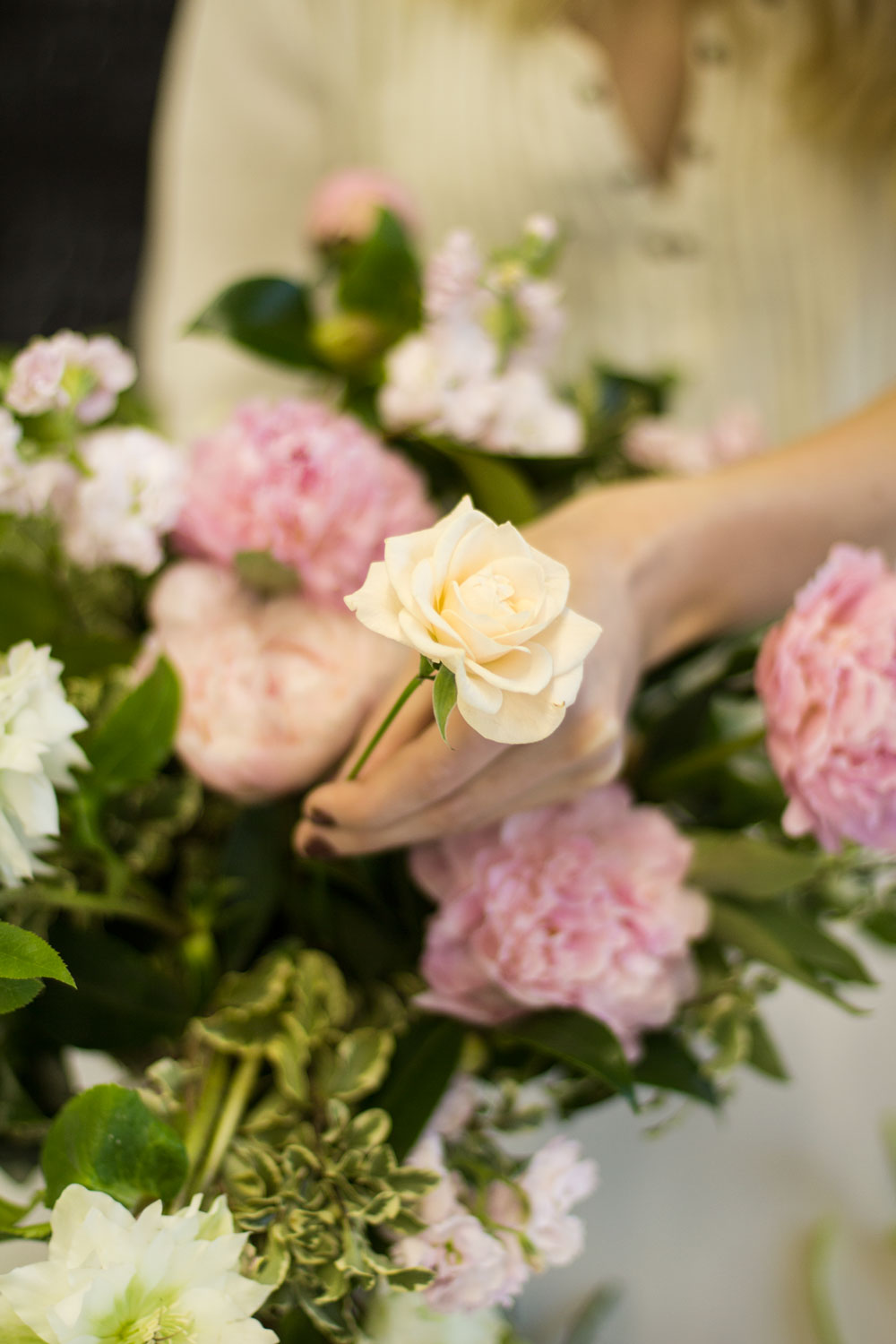 how_to_make_a_floral_centrepiece_6