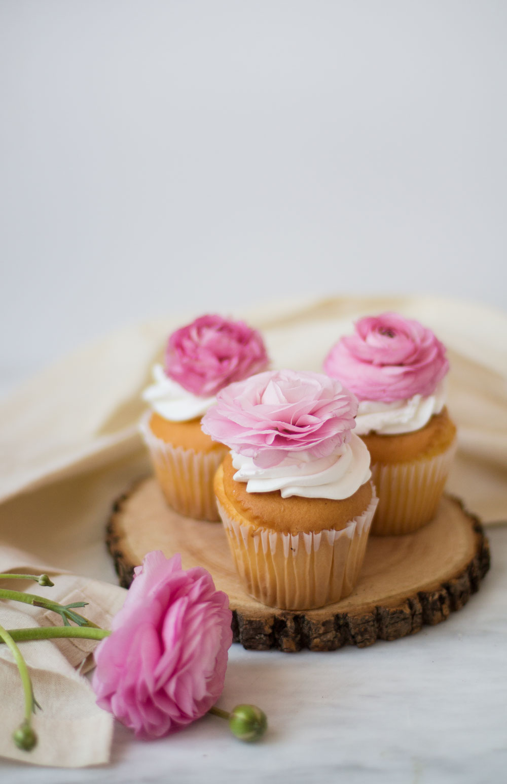 floral-cupcakes-3