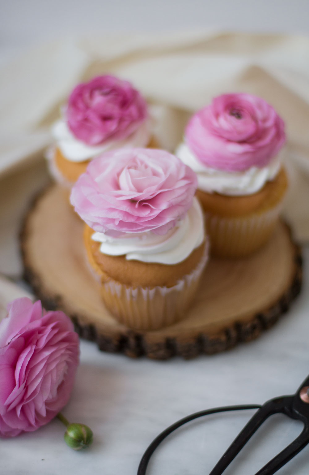 floral-cupcakes-5