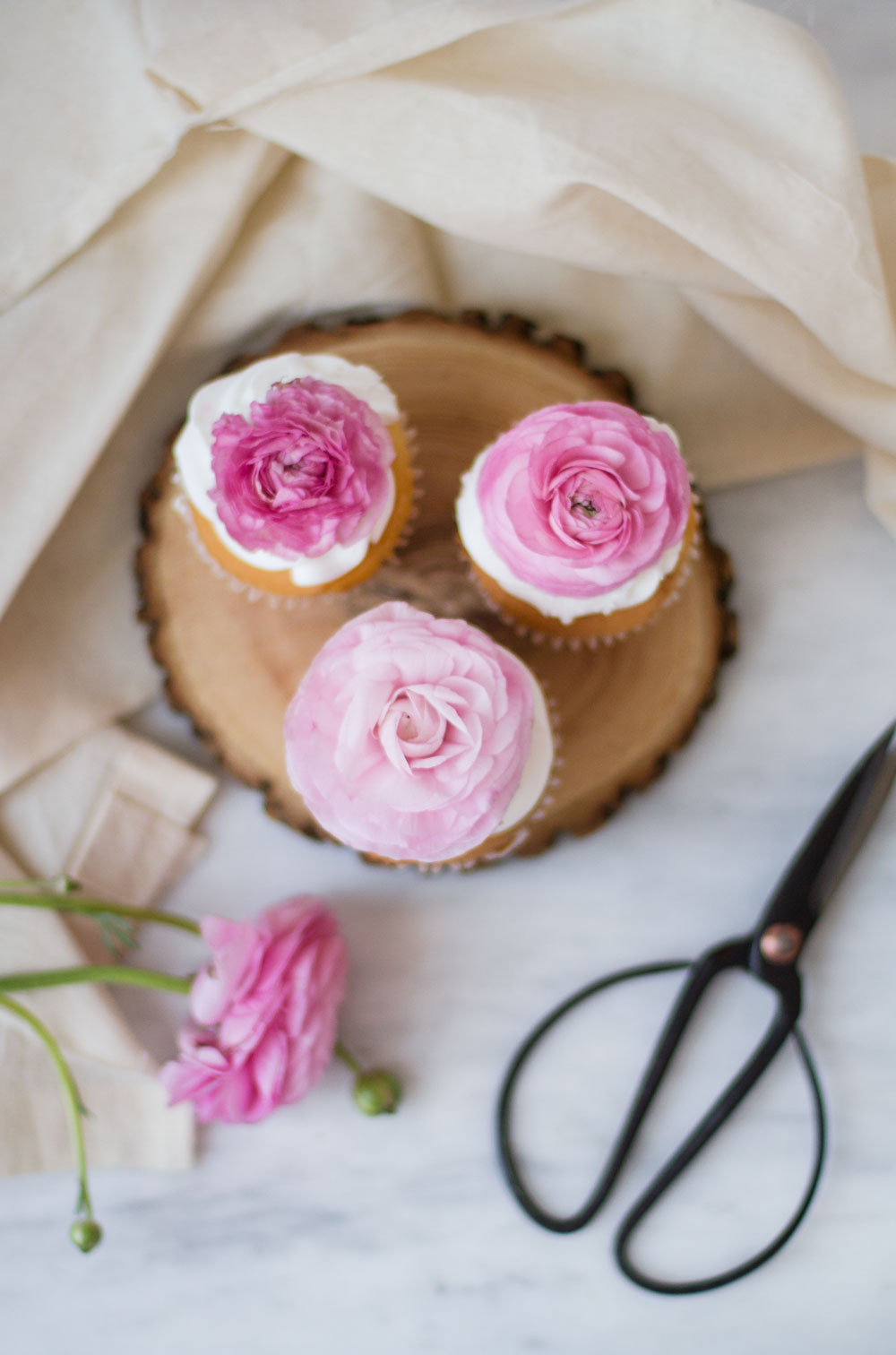 floral-cupcakes-6