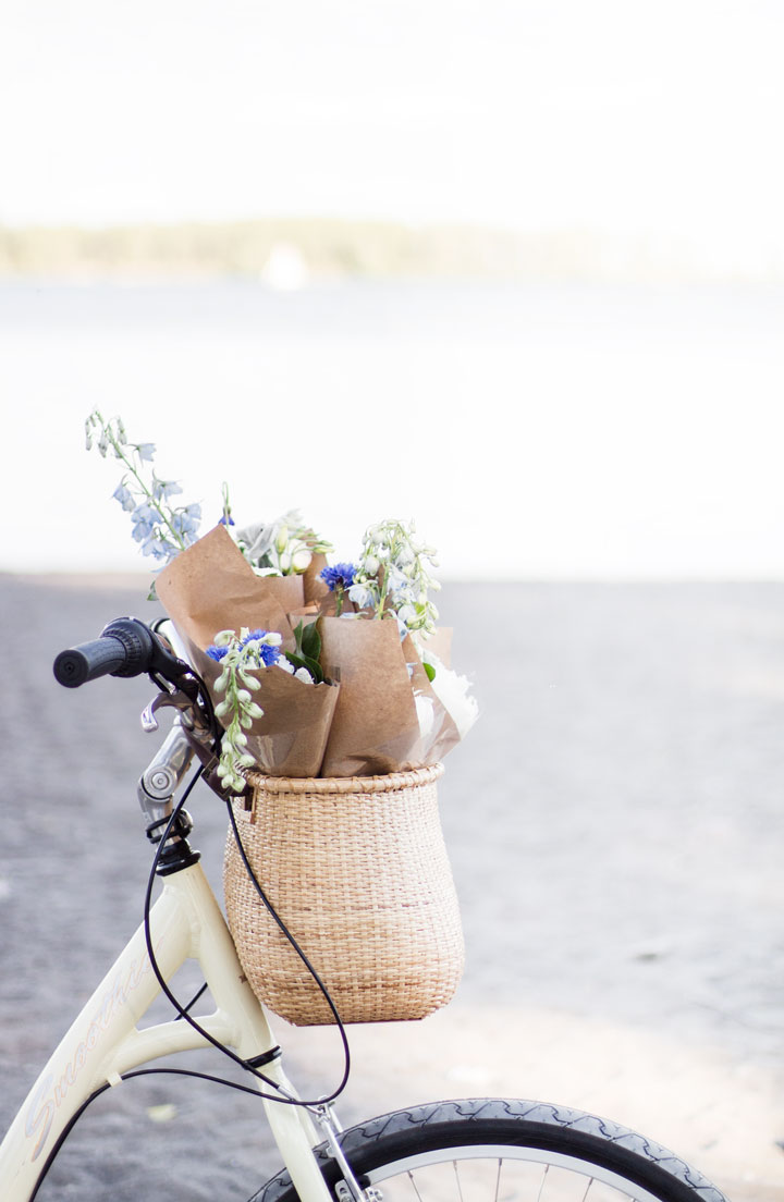 bicycle-with-basket-and-flowers-2