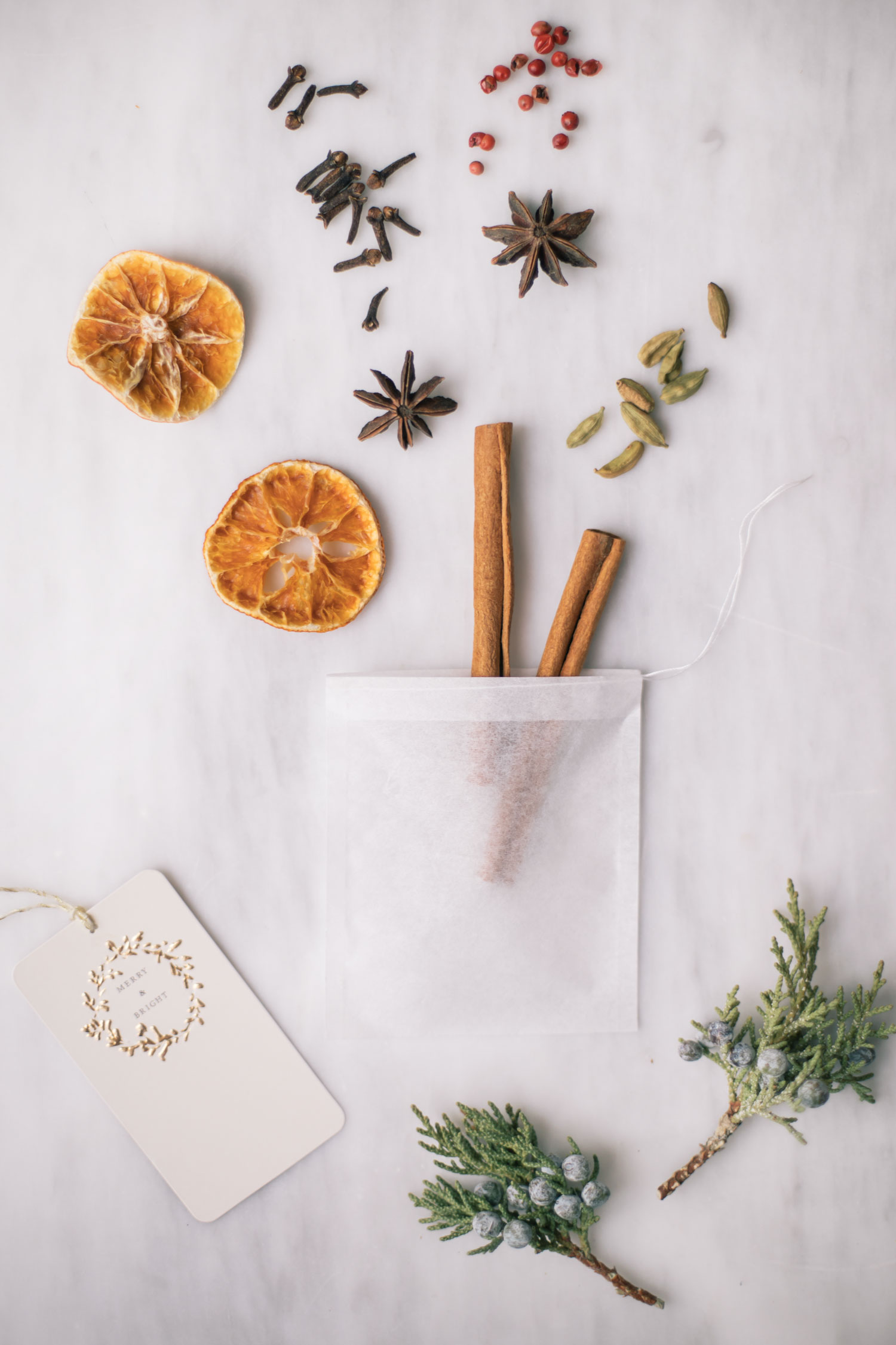 https://www.theblondielocks.com/wp-content/uploads/2017/12/diy-mulled-wine-kit-2.jpg