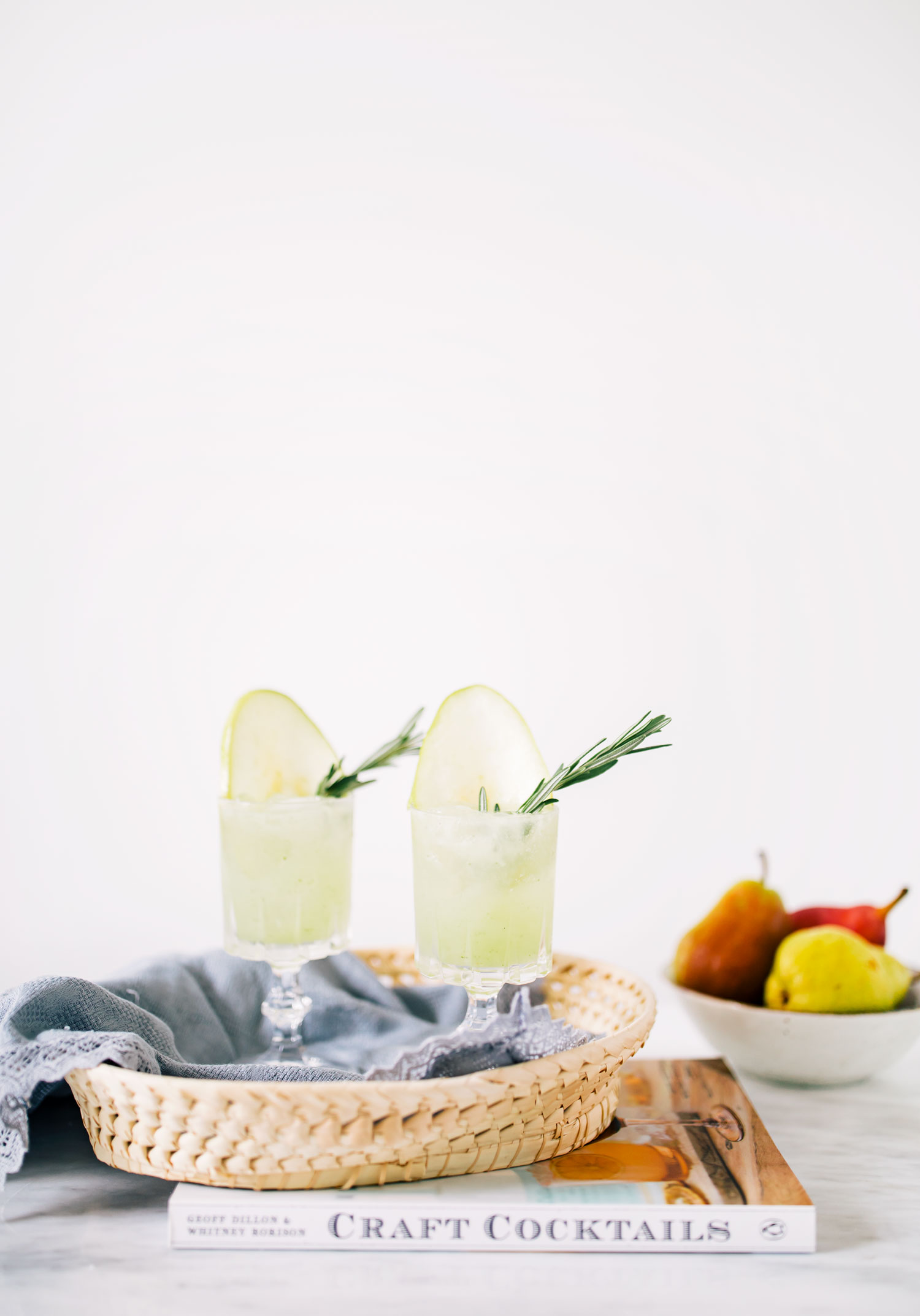 https://www.theblondielocks.com/wp-content/uploads/2019/10/dillons-distillery-cocktails-pear-based-cocktail-1.jpg
